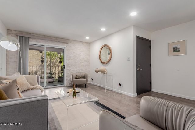 5525 E THOMAS Road M12, Phoenix, AZ 85018