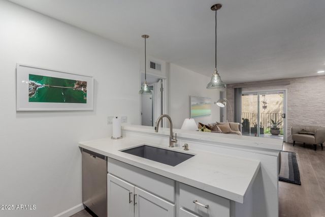 5525 E THOMAS Road M12, Phoenix, AZ 85018