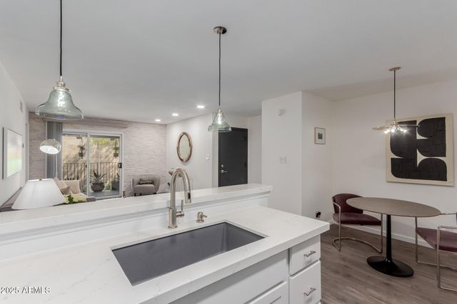 5525 E THOMAS Road M12, Phoenix, AZ 85018