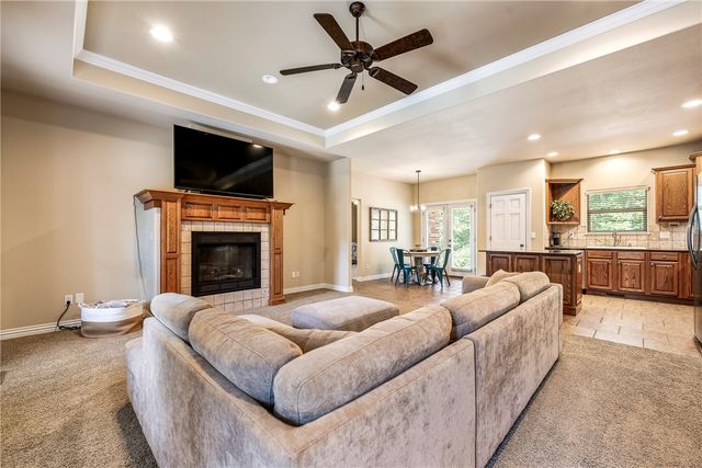 1 Brunswick Drive, Bella Vista, AR 72715
