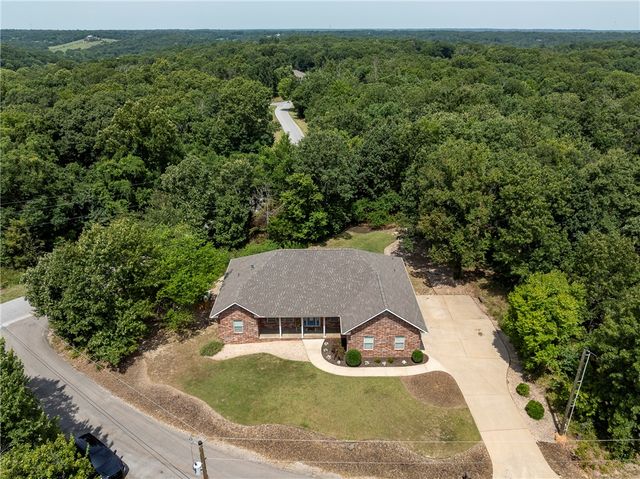 1 Brunswick Drive, Bella Vista, AR 72715