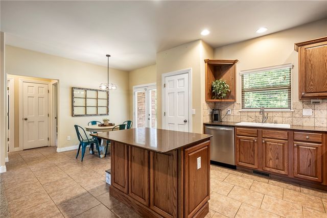 1 Brunswick Drive, Bella Vista, AR 72715
