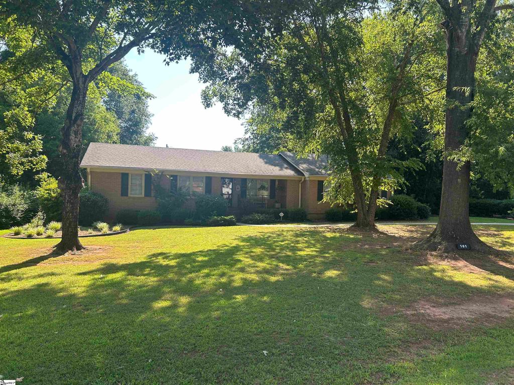 101 Sumter Street, Clinton, SC 29325