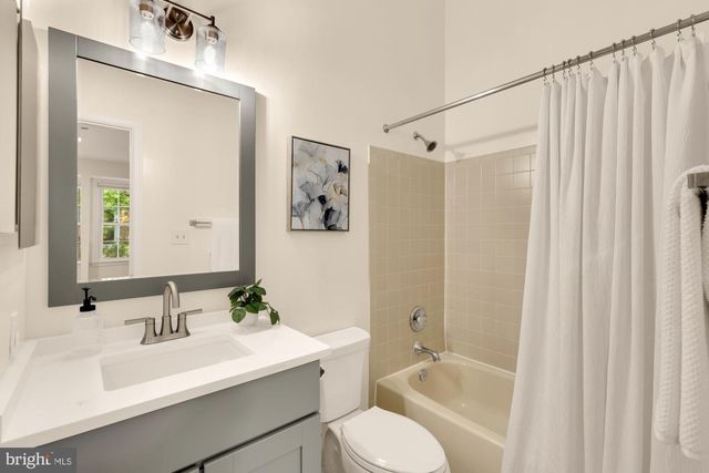 2040 6TH ST S, Arlington, VA 22204