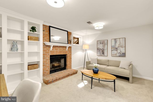 2040 6TH ST S, Arlington, VA 22204