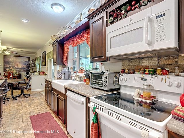 18005 Nicholas Avenue, Brooksville, FL 34604