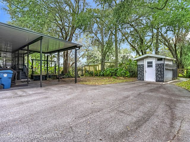 18005 Nicholas Avenue, Brooksville, FL 34604