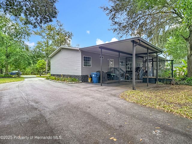18005 Nicholas Avenue, Brooksville, FL 34604
