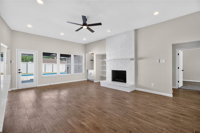 319 Hummingbird Lane, Duncanville, TX 75137