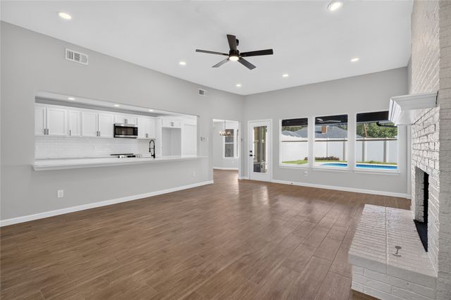 319 Hummingbird Lane, Duncanville, TX 75137