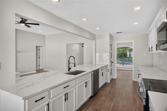 319 Hummingbird Lane, Duncanville, TX 75137