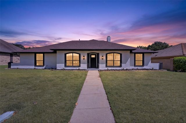 319 Hummingbird Lane, Duncanville, TX 75137