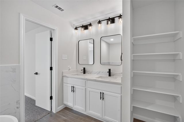 319 Hummingbird Lane, Duncanville, TX 75137