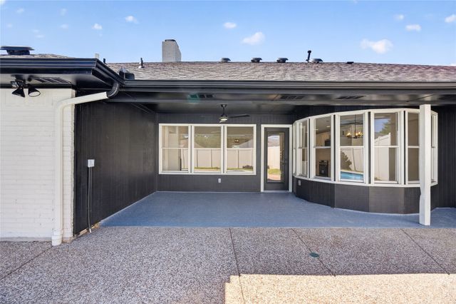 319 Hummingbird Lane, Duncanville, TX 75137