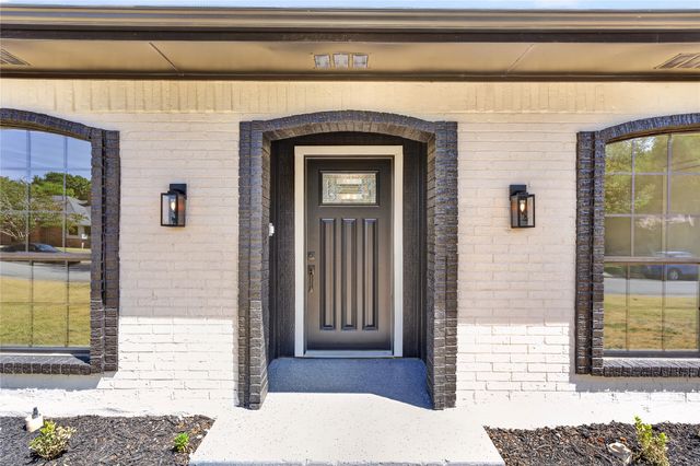 319 Hummingbird Lane, Duncanville, TX 75137