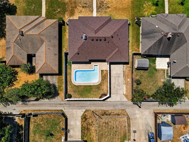 319 Hummingbird Lane, Duncanville, TX 75137