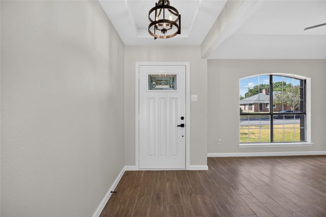 319 Hummingbird Lane, Duncanville, TX 75137