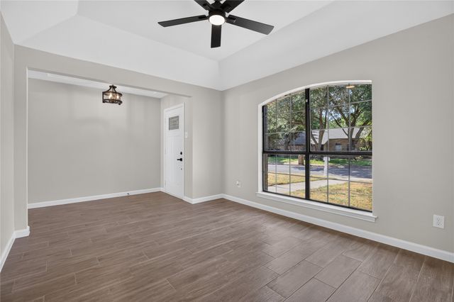 319 Hummingbird Lane, Duncanville, TX 75137