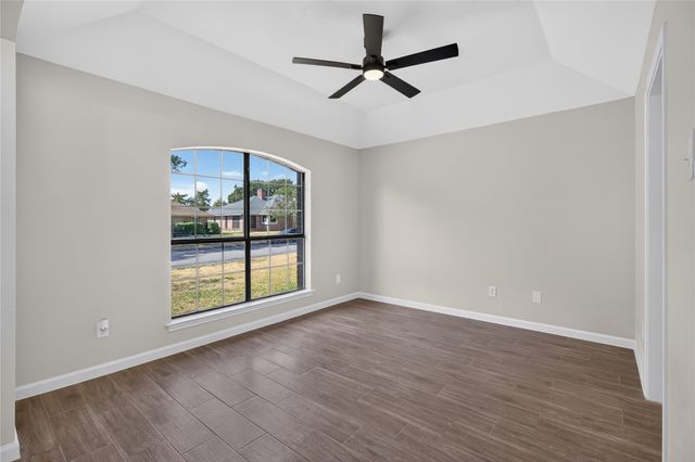 319 Hummingbird Lane, Duncanville, TX 75137