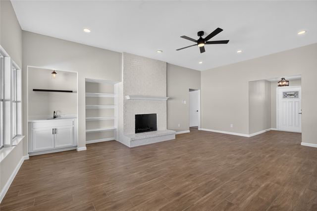 319 Hummingbird Lane, Duncanville, TX 75137