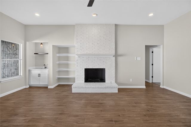 319 Hummingbird Lane, Duncanville, TX 75137