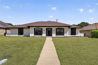 319 Hummingbird Lane, Duncanville, TX 75137