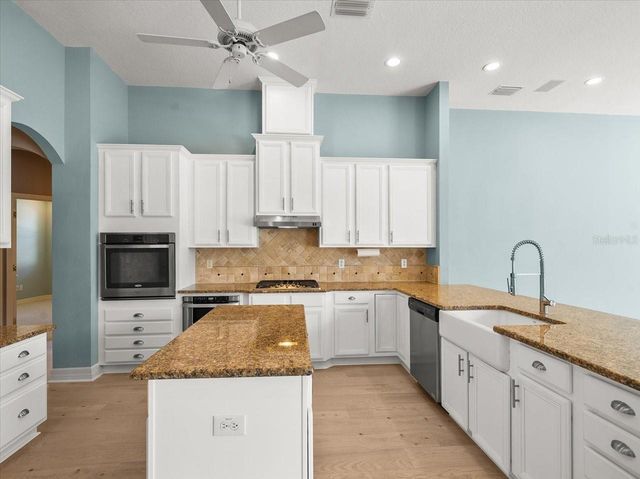 15019 LAKE EMERALD BOULEVARD, Tampa, FL 33618