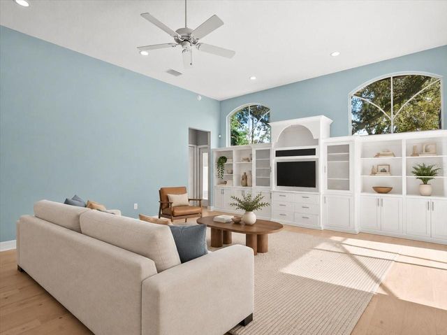 15019 LAKE EMERALD BOULEVARD, Tampa, FL 33618