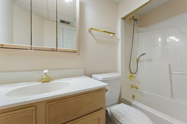 3640 186th Street 101, Lansing, IL 60438