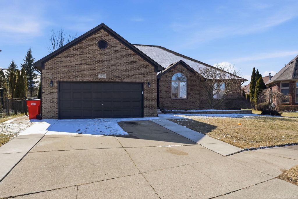 19732 Fillmore Dr Drive, Macomb Twp, MI 48044