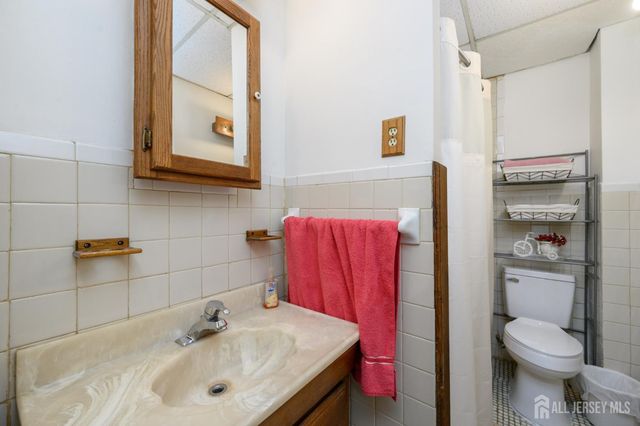 27 S Robert Street S, Sewaren, NJ 07077