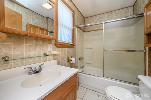 27 S Robert Street S, Sewaren, NJ 07077