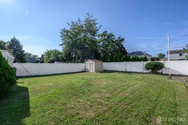 27 S Robert Street S, Sewaren, NJ 07077