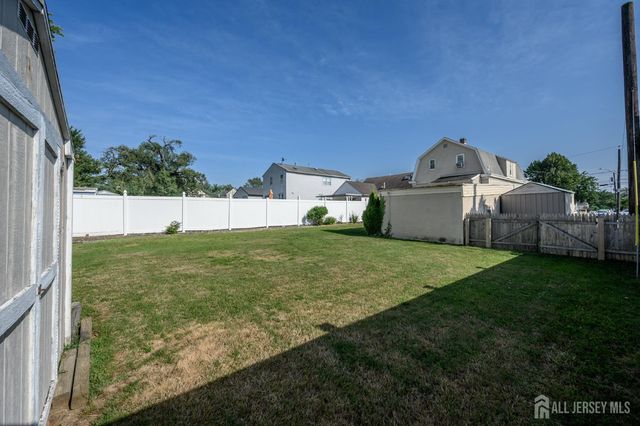 27 S Robert Street S, Sewaren, NJ 07077