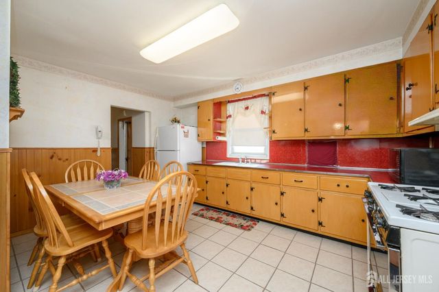 27 S Robert Street S, Sewaren, NJ 07077