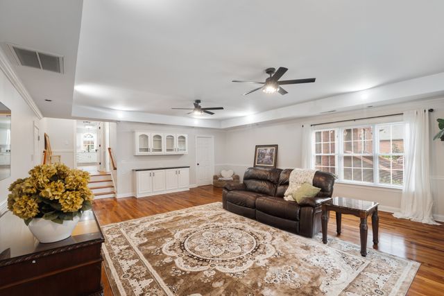 1926 Irby Ln, Murfreesboro, TN 37127