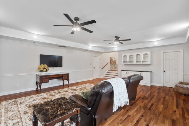 1926 Irby Ln, Murfreesboro, TN 37127