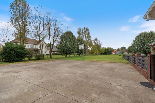 1926 Irby Ln, Murfreesboro, TN 37127