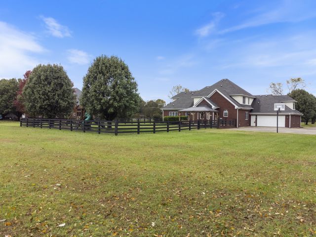 1926 Irby Ln, Murfreesboro, TN 37127