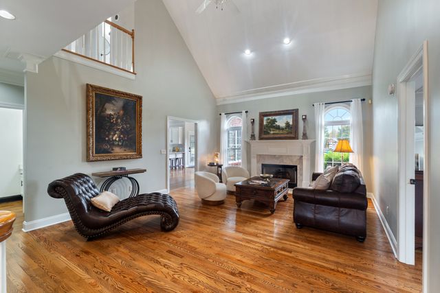 1926 Irby Ln, Murfreesboro, TN 37127