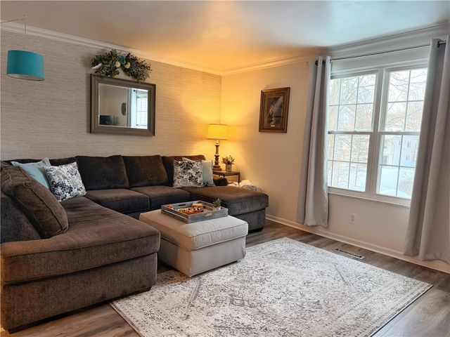 332 Parkwood Dr, Cranberry Twp, PA 16066