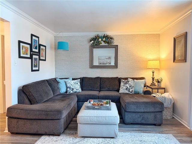 332 Parkwood Dr, Cranberry Twp, PA 16066