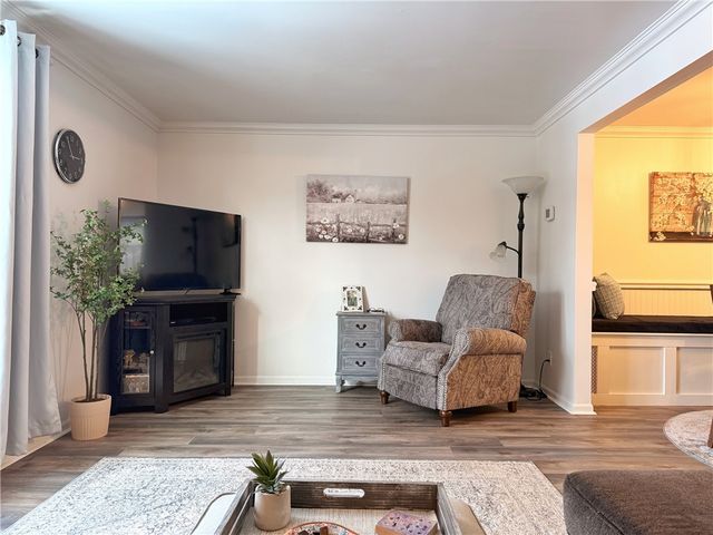 332 Parkwood Dr, Cranberry Twp, PA 16066