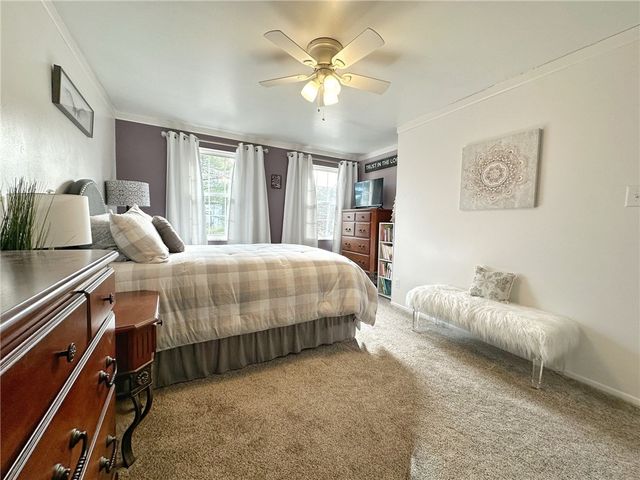 332 Parkwood Dr, Cranberry Twp, PA 16066