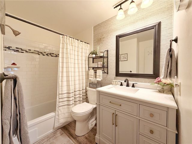 332 Parkwood Dr, Cranberry Twp, PA 16066