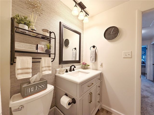 332 Parkwood Dr, Cranberry Twp, PA 16066