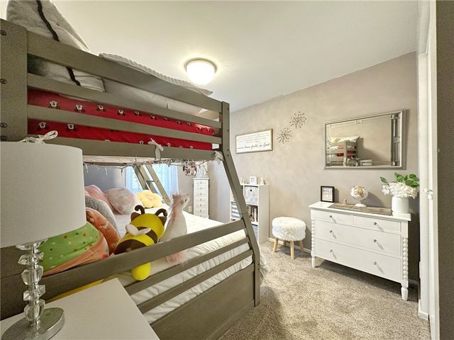 332 Parkwood Dr, Cranberry Twp, PA 16066