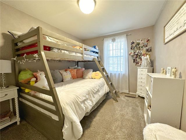 332 Parkwood Dr, Cranberry Twp, PA 16066