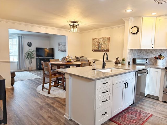 332 Parkwood Dr, Cranberry Twp, PA 16066