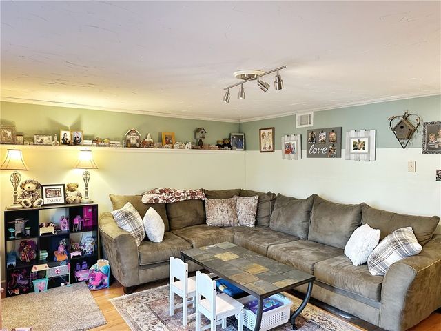 332 Parkwood Dr, Cranberry Twp, PA 16066